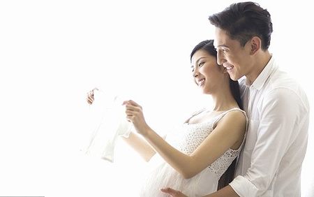 供精生下试管宝宝过程复杂夫妻双方应合理安排找个女孩试管代怀的时间