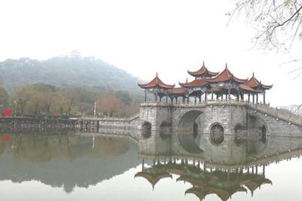 2024年宝宝国庆节生好吗（国庆节出生的宝宝命运怎么样？）